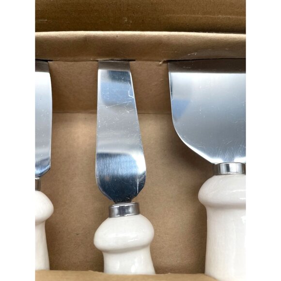 Retired Rae Dunn Magenta Fromage Cheeseboard and 4 Knives Set New Cheese Serving - Picture 3 of 4